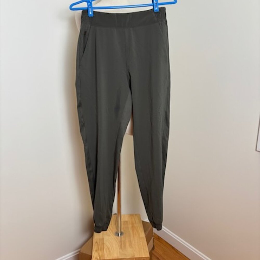 Athleta olive green textured Brooklyn Jogger pants size 4